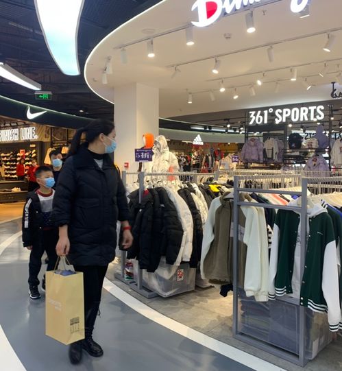 周口春節(jié)服裝市場(chǎng)銷(xiāo)售火爆，服裝輔料同步走俏